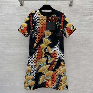 Vestido de verão para mulheres vestidos de designer roupas femininas luxo diamante em forma de leque contrastante impressão a-line em torno do pescoço vestido de manga curta mulheres designers roupas