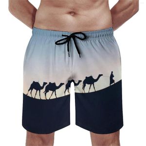 Calções masculinos deserto pôr do sol placa verão camelos imprimir bonito calças curtas masculino roupas esportivas padrão de secagem rápida troncos de natação