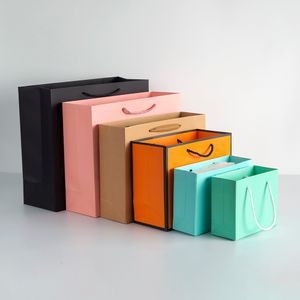 Bolsas de jóias Sacos de embalagem de presente preto branco com alças - 50 pacotes de sacos de compras de designer em embalagem a granel Euro com alças para boutiques 230901