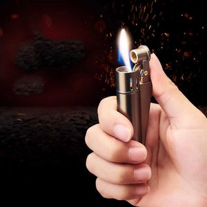 Mini vindtät bensin fotogen lättare metall flint tändare röker tillbehör prylar för män cigaretter lättare fjl4