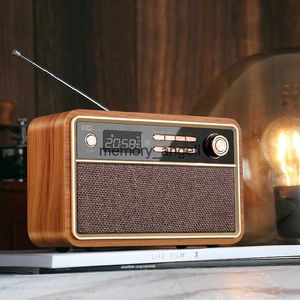 Alto-falantes portáteis Retro despertador de madeira alto-falante bluetooth multifuncional rádio leitor de música LED display cartão caixa de som com controle remoto HKD230904