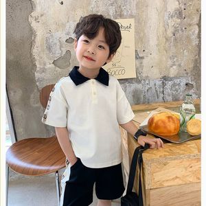 Set di abbigliamento estivo per bambini in stile moda Abbigliamento casual per bambini da esterno Polo per ragazzi belli a maniche corte Set in due pezzi Tendenza per bambini