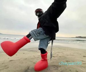 Big Red Red Boot Designer Astro Boy Men Men Women Shoes Fashion Rainboots Cartoon Boots في Kneeboo Rubber Life في الحياة الحقيقية