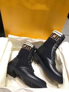 Ss23 Série gráfica de novas botas tecido de couro preto F brocado antigo com acessórios de metal dourado furos e zíper Tamanho 35-42