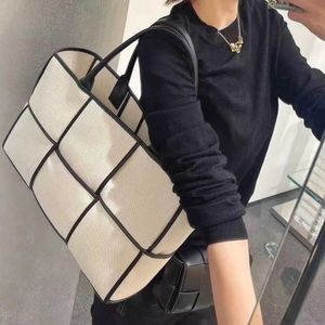 9a Quality botegss Ventss arco Woven Bags for Sale Woven Plaid Tote Bag Canvas Patchwork Cowhide and Vegetable Basket Casual Boursile Cont wither Real Logo