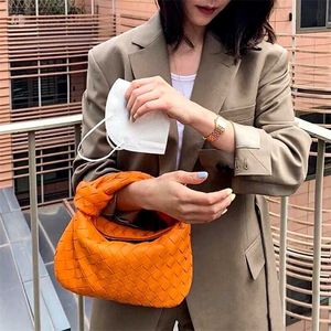 Handbag Bvs Designer 2023 Woven Women Knitting Knotted Handstitched Mirror Quality y Knotted Horn Woven Hand Handheld Venbotegas