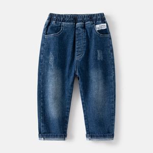Джинсы в Корейском стиле, весенне-осенние детские штаны для мальчиков, хлопковые однотонные джинсовые джинсы с эластичной резинкой на талии, простые свободные детские джинсы с карманами, 230904