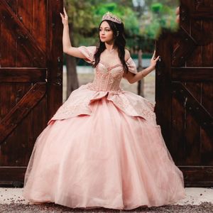 ピンクの光沢のあるQuinceanera Dress Sweetheart Dresses Baile Vestidos de 15 Quinceanera Luxury Beadsアップリケフラワープリンセスガウン