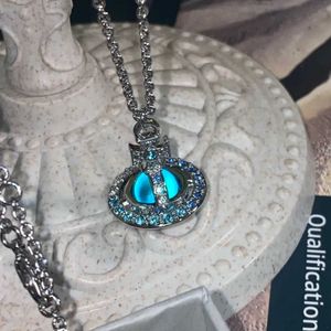 Collana di design vivi Versione top di lusso Blu Universo Saturno Collana piena di diamanti Catena di alta clavicola di lusso moda autunno e inverno Accessori Gioielli