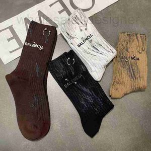 Носки, дизайнерские осенние новые изношенные грязные женские носки с буквенным принтом, металлическая подвеска, средние носки-трубки, персонализированные модные унисекс E6XP