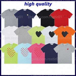 Mens Play T Shirt Designer Red Heart Shirt Commes Casual Camicie da donna Des Badge Garcons Alta Quanlity Ricamo Magliette in cotone L2na #