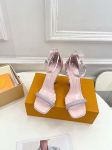 Lyxdesigner Sandaler Kvinnor Slim klackade klackar Silk Satin och syntetiskt diamantläder yttersula Öppen tå strass sandaler