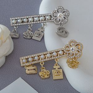 Broches de marca de 20 estilos, broche de designer, joias femininas, broche de borla para presentes de festa de casamento