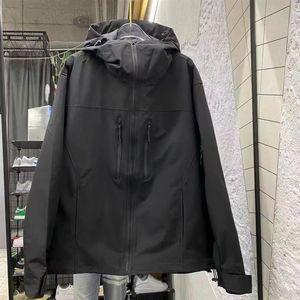 2022 New Arc Atom Lt Hoody Men's Jacketsは、旅行とOut214eのための軽量の柔らかい圧縮性スカルバードデザイナーアウターを覆う