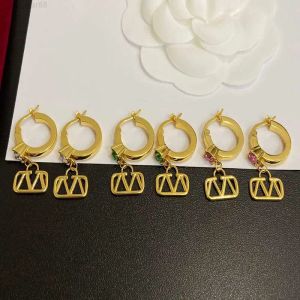 Kadın Küpe Altın Saplama Küpe Lüks Tasarımcı Takı Parlak Cazibe Kuarkı Viame Küpe Kutusu V Hoop Jewlery Nişan 2309055PE-3