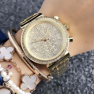 Orologio da polso al quarzo di marca per donna ragazza Grandi lettere cinturino in acciaio metallo cristallo Orologi M66333e