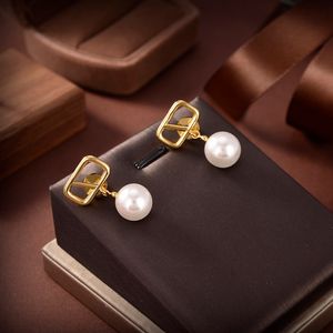 Kvinnors designer Pearl Pendant örhängen mode mångsidiga geometriska öronstänger årsdag högkvalitativa tillbehör damer kristallsmycken