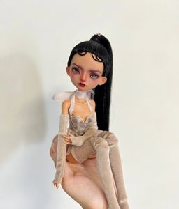 Bambole disponibili Design Qbaby AMY BJD Doll 16 Cute Girl Espressione di alta qualità Nude Ball Jointed y230904