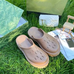 Designer-Hausschuhe für Damen, perforierte Schuhe mit dicken Sohlen, vielseitige Halbzehen-Loafer, ein Fuß, weiche Strand-Freizeitsandalen