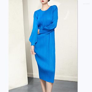 Casual Dresses Dress For Women Loose Stretch Pleated Round Neck Long Sleeved Simple Solid Colour Spring And Autumn Oversized Straight