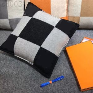 Letter pillowcase for women men designer pillow cover fashion throw cushions soft thicken pillow case famous classical daily life simple S04