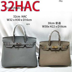 HAC32バッグ32cm HACバッグフルレザーカウハイドは、男性と女性のために羊の粘着性のある羊毛と混ざり合っており、ユニバーサルハンドバッグはロゴnlogを持っています