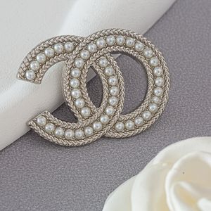 Brand Digner Letters Brooch Fashion C Double Letter Brooch Crystal Pearl Charm Individuality Rhintone Suit Pin Jewelry