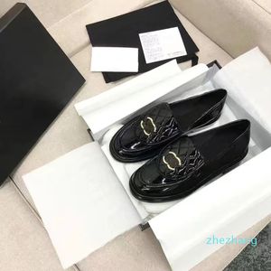 Mocassini 2023 moda autunno Pelle Ringer all-match piccole scarpe in pelle fibbia in metallo unico piede da donna di alta qualità nero
