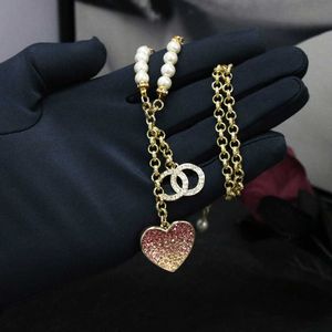 デザイナーネックレスCH LUXURY FASHION HEART SHAPED LOVE GRADIENT COLOR FASHION TEMPEMANTIONチェーンパールネックレスバレンタインデーロマンチックなギフトアクセサリージュエリー