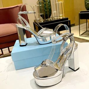 Silber Marke Sandalen Frauen Plattform Heels 13CM High Heel Designer Schuhe lässig Spiegel Leder Knöchelriemen Schnalle Fisch Mund Kleid Schuh Dreieck Schnalle Dekoration