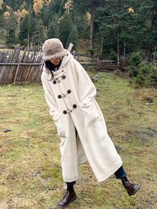 Trench da donna Inverno Albicocca Cappotto lungo in pelliccia di agnello Giacca per donna Cappotto in peluche allentato con bottoni in corno Parka con cappuccio dritto caldo