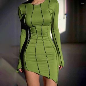 Sıradan elbiseler 2023 bahar seksi kulüp çizgili y2k mini bodycon parti kadınlar elbise sonbahar düzensiz o boyun uzun kollu moda