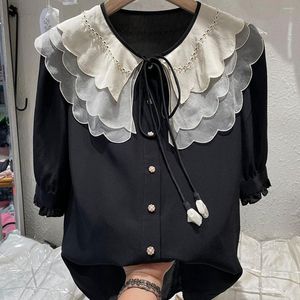 Kvinnors blusar europeiska svarta silkeslen skjortor Kort ärm 2023 Sommarålder Minska Sweet Lace Up Doll Neck Contrast Color Blus Top