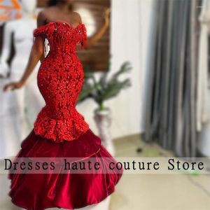 Abiti da festa Aso Ebi Applicazioni rosse Nappa Abito da sera a sirena Lusso 2023 Donna africana Ruffles Spalle scoperte Wdeeing