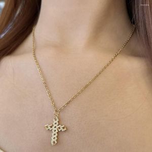 Pendanthalsband Micro Pave Zircon Cross för kvinnor Krage Rostfritt stålkedja Guld Färg Pendling Halsband Charm smyckeproduktion