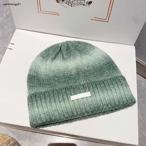 Erkekler için 23SS Şapkalar Kadınlar için örgü Beanie Moda Sıcak Kış Kapakları Gradyan Çok Molor Tasarım Kafatası Kapağı Kutu Tercih Edilen Hediye Dahil