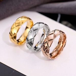 Lyxringar för män Ring Designer Band Women Titanium Steel Graved Letter Mönsterälskare smycken lämplig för många applikationer M9bs#