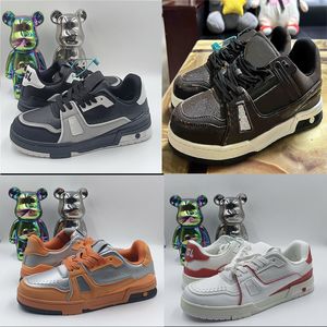 Новые дизайнерские кроссовки Logo Embossed Trainer Sneaker белый черный небесно-голубой зеленый джинсовый розовый красный роскошные мужские повседневные кроссовки женские кроссовки на низкой платформе EUR 36-44 PR9