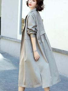 Płaszcz w okopach damskich dla kobiet 2023 jesień zima luźna moda na wiatrówkę długi temperament żeńskie ubrania