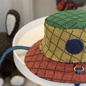 2021 Travel Fashion Classic Letter Stingy Brim Hats Summer Hel skyddad fiske av hög kvalitet Monokrom Sun Caps Färgglada B291N