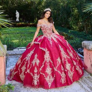 Czerwona koronkowana koronkowa suknia balowa sukienki Quinceanera Suknie balowe cekierowe z tiulu na ramię Sweet 15 Corset Sukienka maskarady