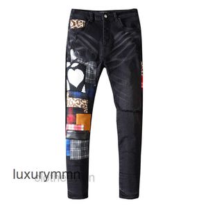 Jeans Amirrs T-Shirts Designer 2023 Jean Black Cow Waschwasser Loch machen alte Patch Farbkontrast Liebe Paste Tuch Stickerei SLI G9ZZ