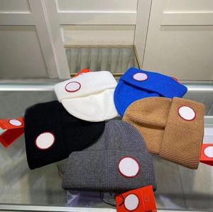 Lüks Beanie Erkek Kadın Beyzbol Şapkası Spor Pamuk Örme Şapkalar Kafatası Kapakları Takılı Klasik Nakışla Mektup Kış Yün Beanies Sıradan Açık