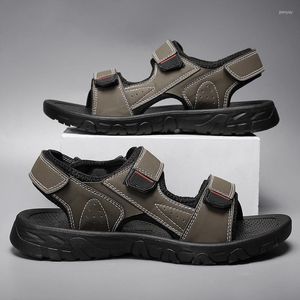 Sandalet Erkekler Parmak Tüzbeleri Yaz 2023 Moda Gündelik Açık Kadınlar Erkek Kauçuk Terlik Kadın Kırmızı Roman Huaraches Plaj Ayakkabıları