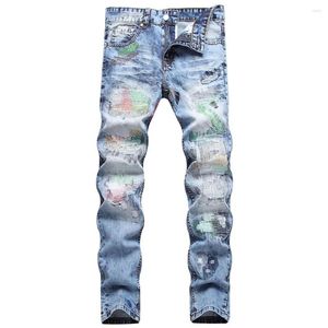 Mäns jeans män lapptäcke denim färgade trådar broderi hål rippade nödställda byxor smala raka byxor