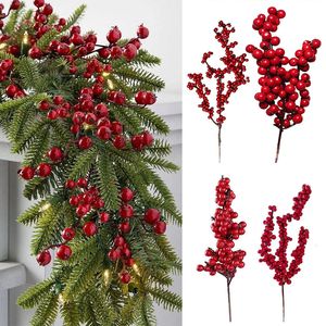 Flores decorativas Grinaldas 5 PCS Bagas de Natal Ramos de Pinheiro Artificial Red Berry Grinalda Decorações de Árvore de Natal para Casa Enfeites de Mesa de Festa de Natal 230905