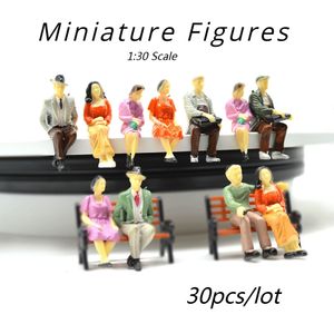 Gun Toys 30pcs 1 30 Scale Model Architecture Sittande figurleksaker Miniatyrkonstruktion Alla sittande människor för Diorama Street Scene Making 230906