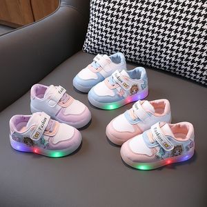 Sneakers barn ledde skor pojkar flickor tänd glödande för barn baby med lysande sula 230906
