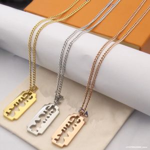 23 Collana di design di lusso nuova per uomini e donne Ciondolo in rame argento oro Ciondolo per carte da gioco Collana con pendente di lusso elegante