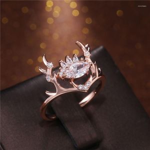Pierścienie klastra Śliczne pierścionek jelenia Rozmiar ślub 6-10 Eleganckie kobiety białe różowe złoto kolor